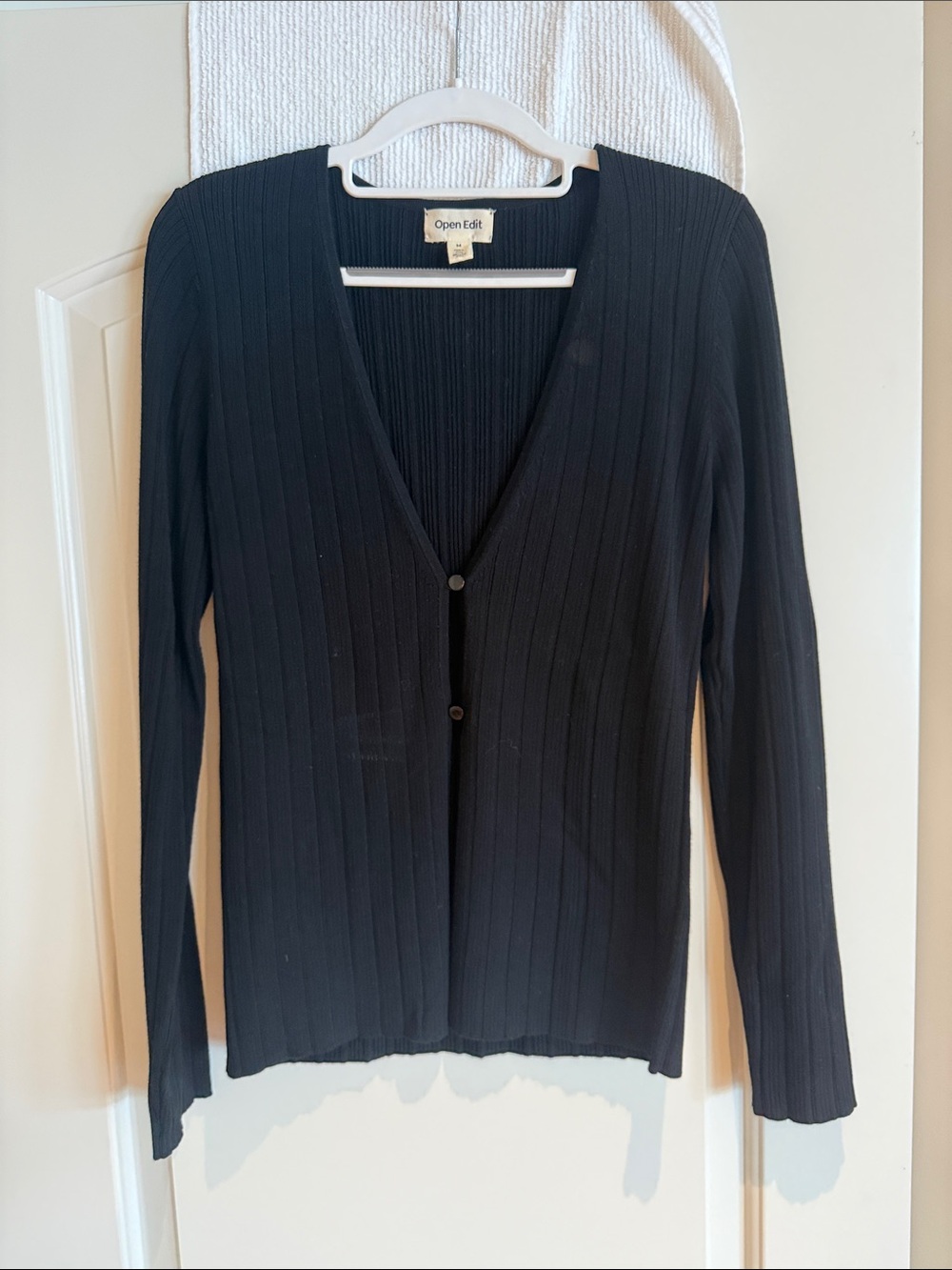 Open Edit Women's Black Ribbed V-Neck Cardigan